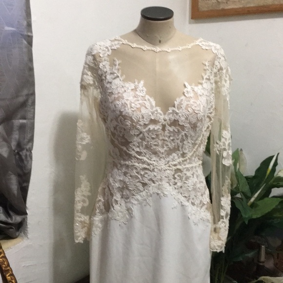 Classy Maggie sottero wedding dress 👰‍♀️ - Picture 2 of 7